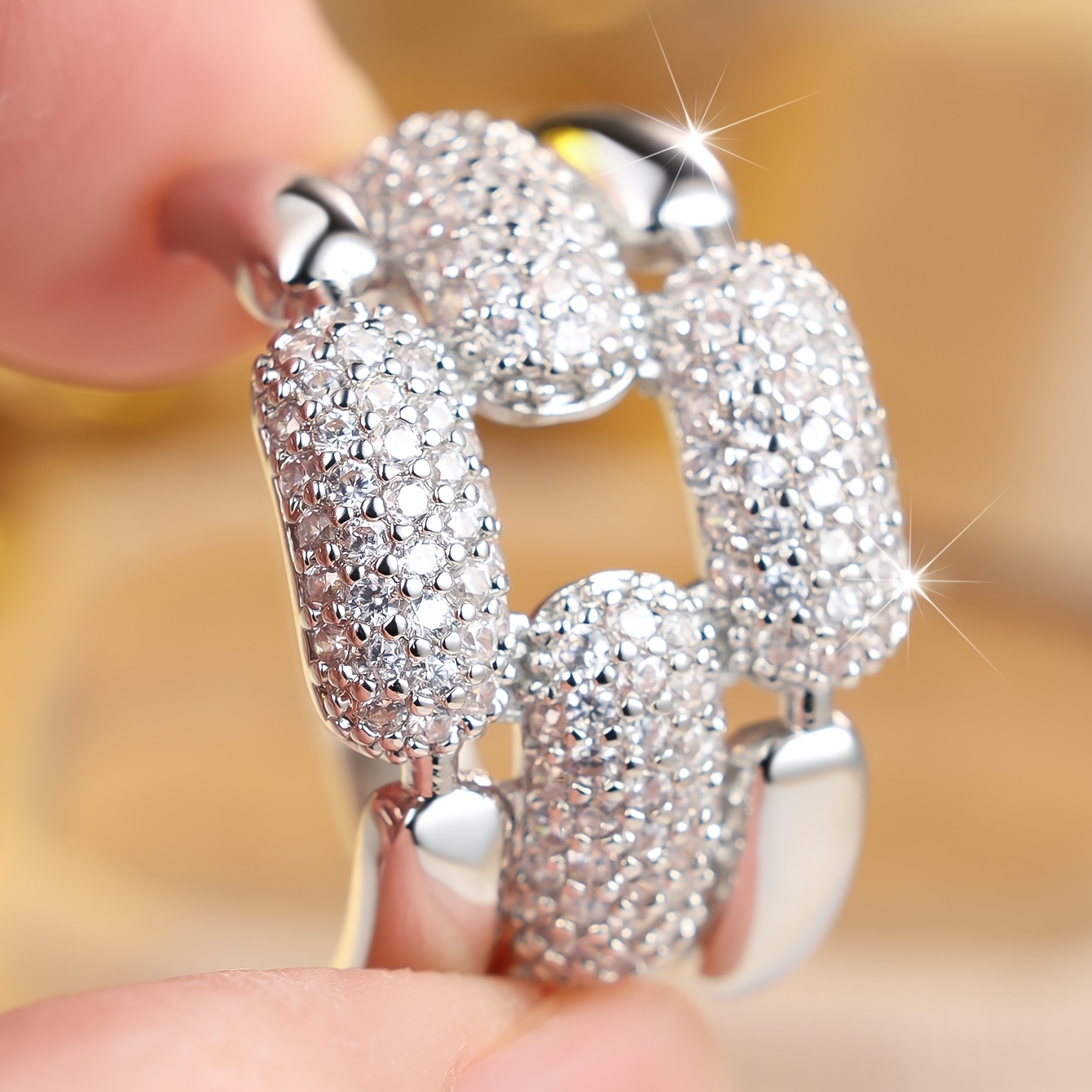 Women's Simple Elegant White Synthetic Zirconia Inlaid Ring